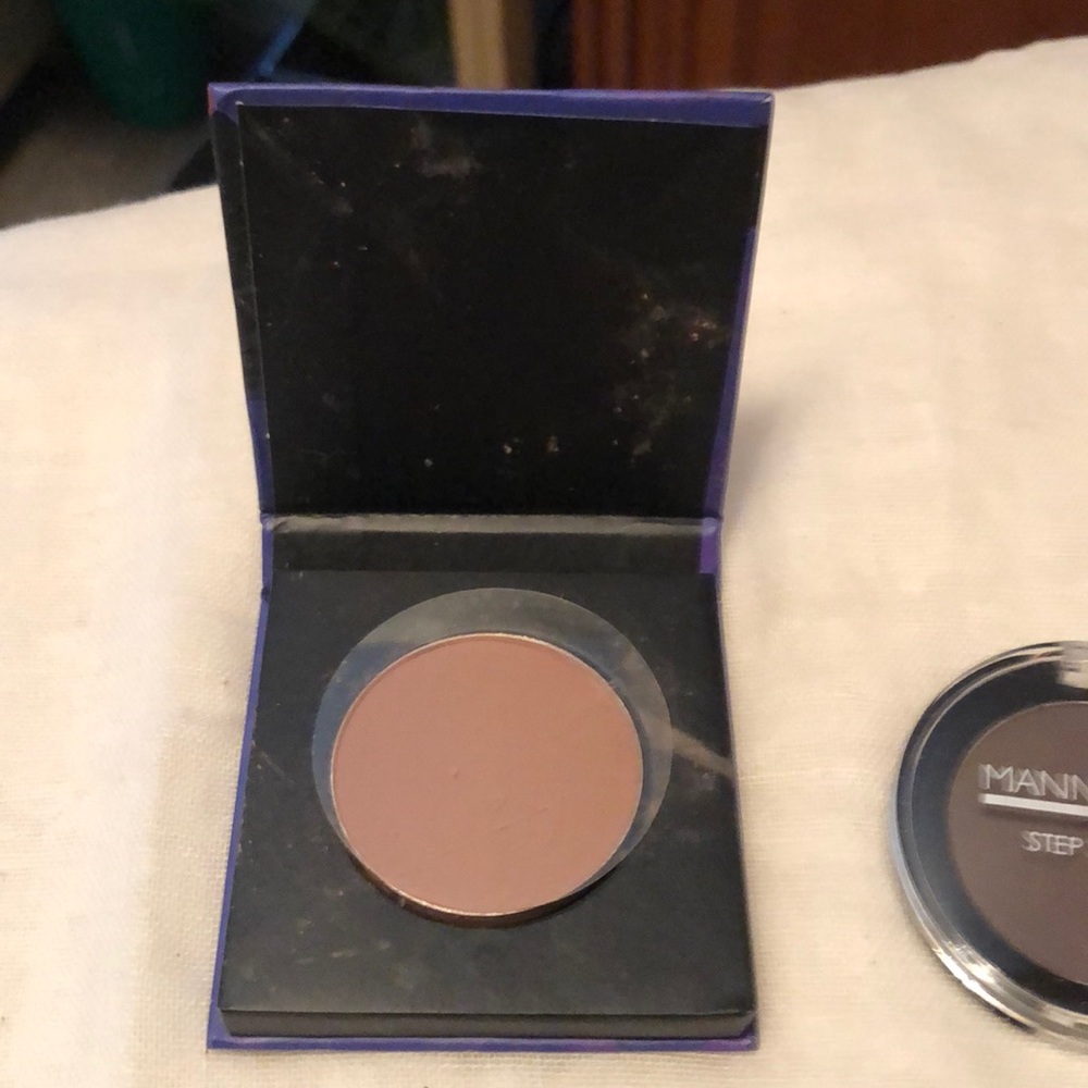 Make up one blush an all the others are eyes.